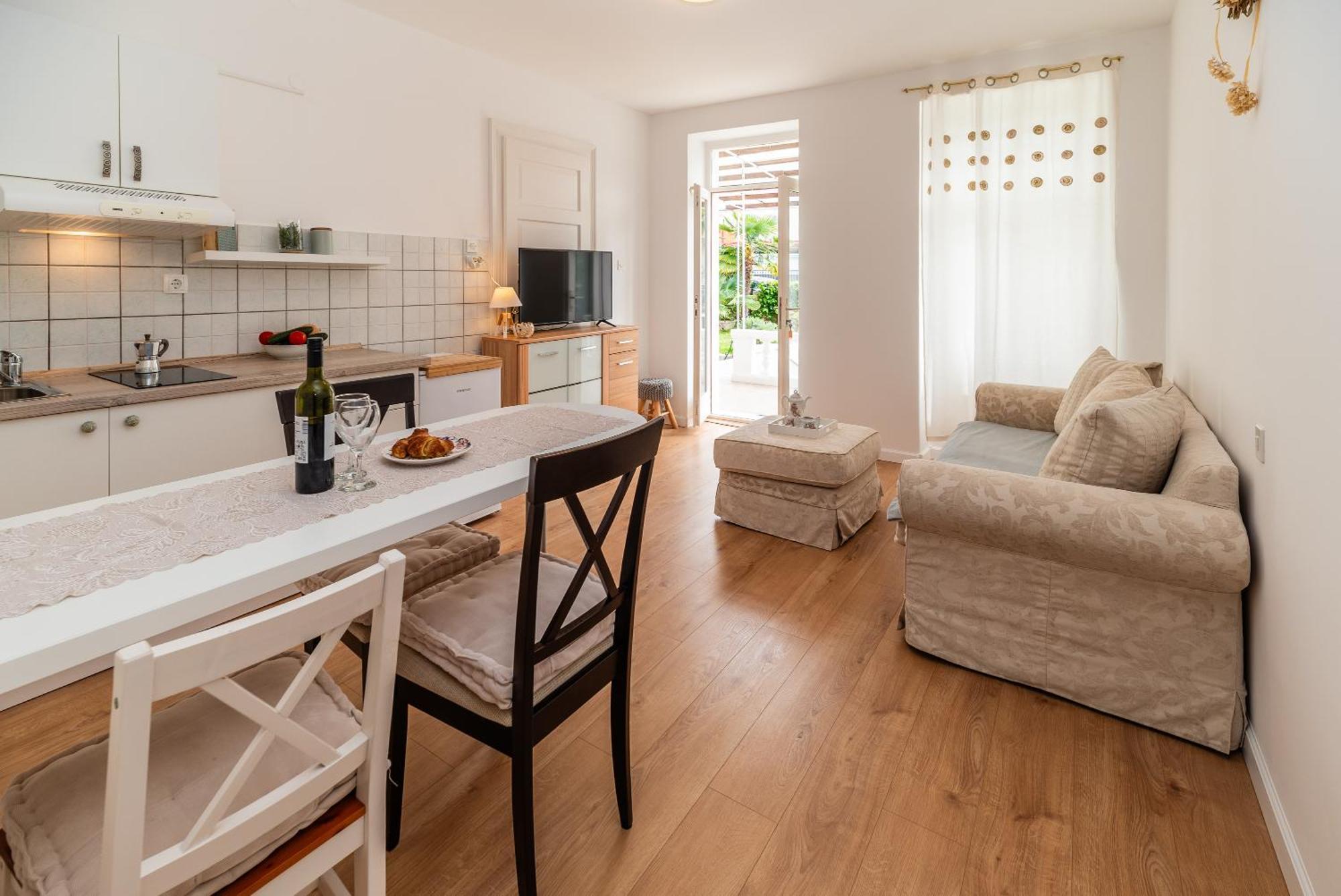 מאלינסקה Apartments House Pinezic מראה חיצוני תמונה